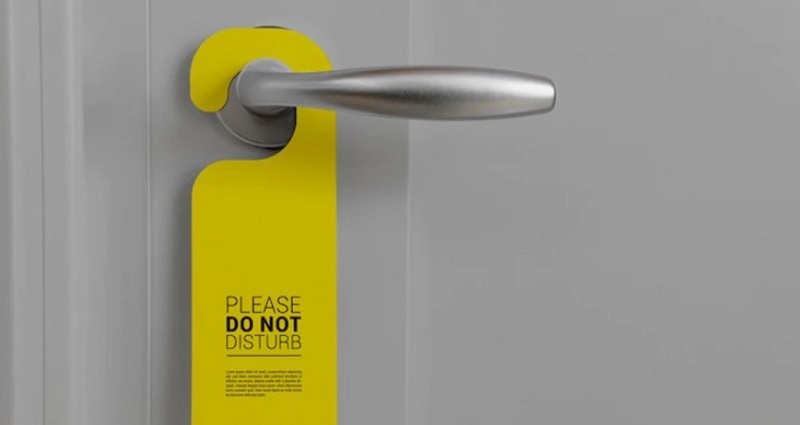 door-hanger-hang-on-handle-in-yellow-color